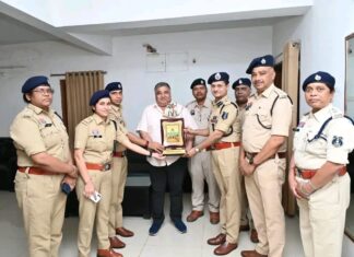 रायपुर : कैबिनेट मंत्री श्री राजेश अग्रवाल ने चंदखुरी स्थित राज्य पुलिस अकादमी में प्रशिक्षण प्राप्त कर रहे युवा पुलिस अधिकारियों से की मुलाकात