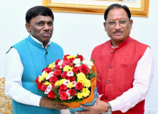 रायपुर : मुख्यमंत्री श्री विष्णु देव साय से गोवा के खेल एवं जनजातीय कल्याण मंत्री श्री रमेश तावड़कर की सौजन्य भेंट
