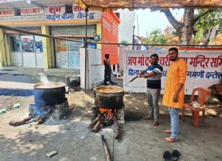 चैत्र नवरात्रि की महाअष्टमी पर माता दंतेश्वरी मंदिर, रावाभाठा में विशाल भंडारे का आयोजन किया गया
