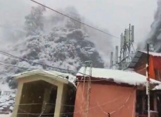 भारी बर्फबारी के बावजूद केदारनाथ यात्रा की तैयारियां तेज गति से जारी
