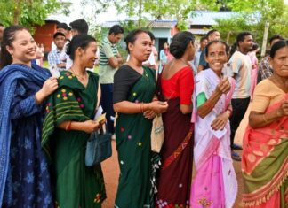 रिकॉर्ड वोटिंग ने बढ़ाया लोकतंत्र का मान, असम-केरल-पुडुचेरी ने रचा इतिहास