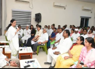बंगाल में हार के बाद ममता सख्त: बोलीं- जिन्हें जाना है जाएं, मैं जबरदस्ती नहीं रोकूंगी, TMC को फिर से खड़ा करूंगी