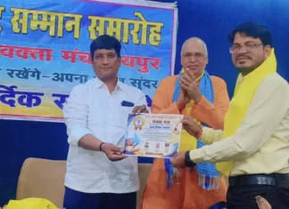 काव्य महाकुंभ 2026: प्रधान पाठक धनेश रजक को मिला शब्द शिखर सम्मान