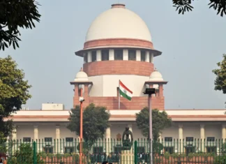 सुप्रीम कोर्ट का आदेश: पत्नी की मौत पर अतिरिक्त मुआवजा ₹30,000/माह के आधार पर