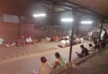 नेलसनार में बाढ़ के बीच जिला प्रशासन की मानवीय पहल, बाढ़ में फंसे यात्रियों को कराया भोजन
