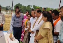बाढ़ प्रभावित इलाकों में पहुंचे CM साय, राहत शिविरों का निरीक्षण कर ली जानकारी