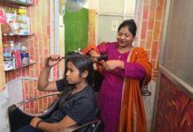 हुनर ने दी आत्मनिर्भरता की राह, ब्यूटी पार्लर से किरण को हर माह 12 से 20 हजार रुपये तक की आय