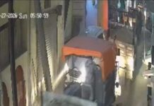 पुलिस से बचने रेत माफियाओं ने मचाई अफरा-तफरी, संकरी गलियों में ट्रैक्टर से कार घसीटी