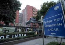 वोटर लिस्ट अपडेट पर EC का बड़ा फैसला, Form-6 के साथ अतिरिक्त डिक्लेरेशन की जरूरत नहीं