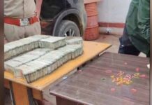 बिना नंबर की स्कॉर्पियो में करोड़ों की नकदी बरामद, पुलिस ने तीन आरोपियों को किया गिरफ्तार