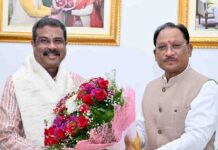 मुख्यमंत्री विष्णु देव साय से सांसद धर्मेंद्र प्रधान ने की शिष्टाचार भेंट