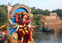 हैदराबाद में दुर्गा विसर्जन के दौरान विवाद, अंडा फेंके जाने के बाद जमकर हंगामा और प्रदर्शन