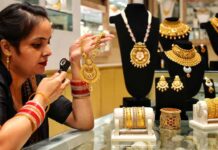 सोने-चांदी के बाजार में हड़कंप, चांदी ₹5,600 सस्ती और सोना 1.28% फिसला