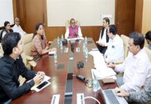 योजनाओं के लक्ष्य समय-सीमा में पूर्ण करें, सभी जरूरतमंदों तक पहुँचाएँ लाभ : मंत्री कुशवाहा