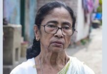 चाकू लेकर पहुंची महिला पर आरोप, सांसद डोला सेन ने की शिकायत